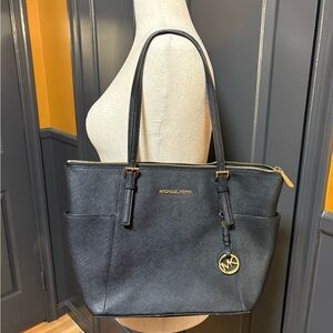 Michael Kors Jet Set Large Saffiano Leather Top-Zip Tote Bag